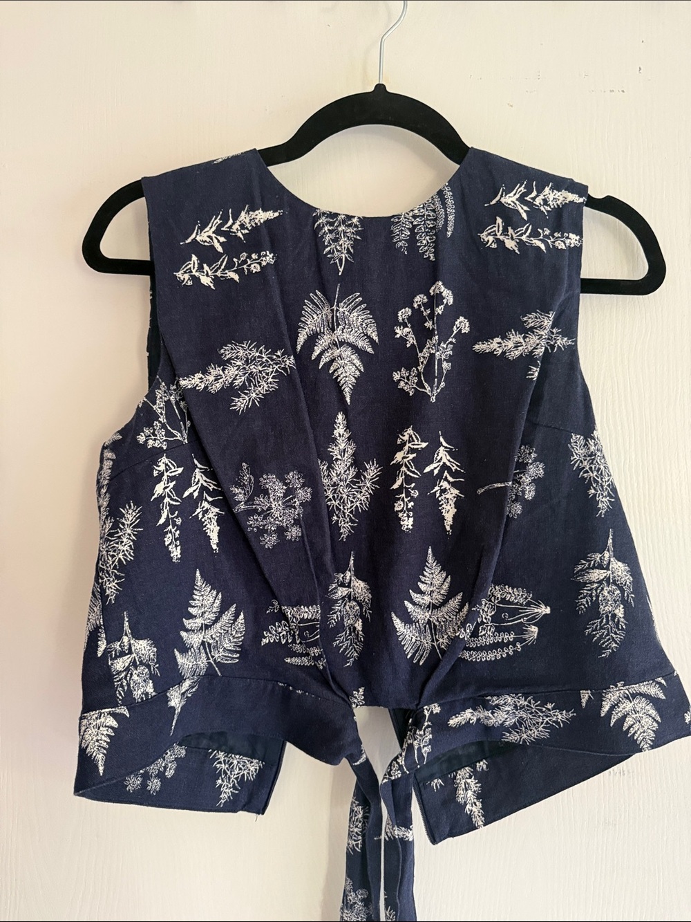 DO+BE Navy Botanical Print Tie-Back Sleeveless Top